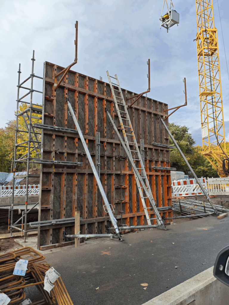 Betonschalung für einen Brückenbau
